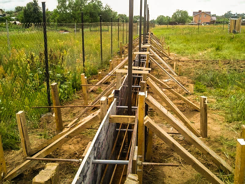 lentochnyj-fundament-pod-zabor-2.jpg